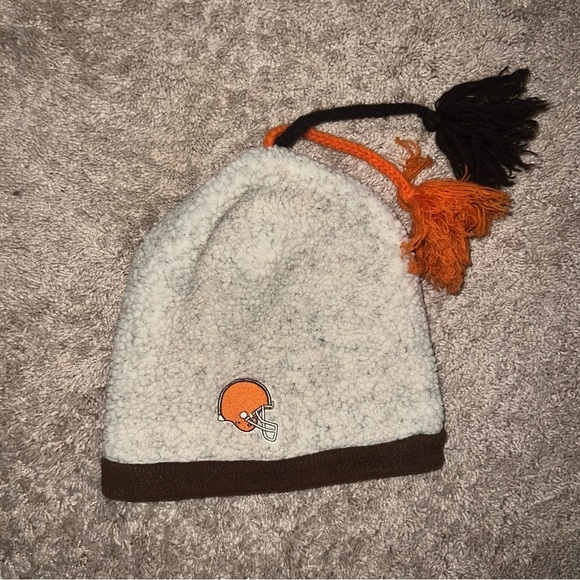 NFL Game Day Cleveland Browns Tan Popcorn Beanie Hat - Picture 5 of 7
